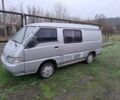 Серый Хендай Н 100, объемом двигателя 2.5 л и пробегом 300 тыс. км за 39500 $, фото 1 на Automoto.ua