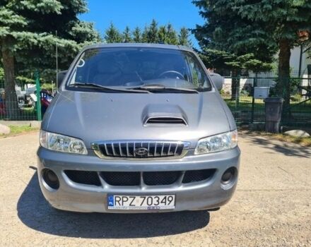 Сірий Хендай Н 100, об'ємом двигуна 2.5 л та пробігом 268 тис. км за 3084 $, фото 3 на Automoto.ua