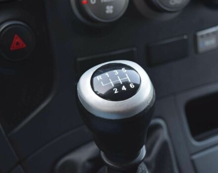 Серый Хендай Н 100, объемом двигателя 2.5 л и пробегом 194 тыс. км за 8900 $, фото 16 на Automoto.ua