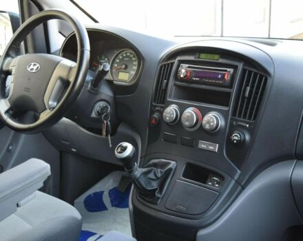 Серый Хендай Н 100, объемом двигателя 2.5 л и пробегом 194 тыс. км за 8900 $, фото 7 на Automoto.ua