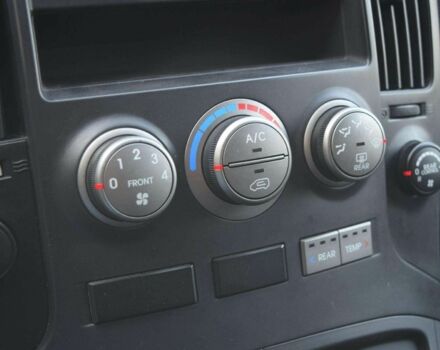 Серый Хендай Н 100, объемом двигателя 2.5 л и пробегом 194 тыс. км за 8900 $, фото 14 на Automoto.ua