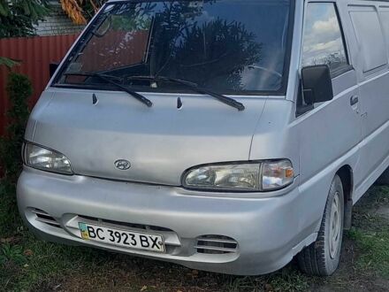 Серый Хендай Н 100, объемом двигателя 2.5 л и пробегом 380 тыс. км за 2100 $, фото 1 на Automoto.ua