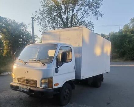 Белый Хендай НД 65, объемом двигателя 3.6 л и пробегом 250 тыс. км за 4800 $, фото 2 на Automoto.ua