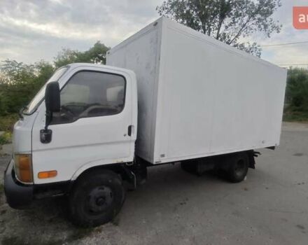 Белый Хендай НД 65, объемом двигателя 3.6 л и пробегом 250 тыс. км за 4800 $, фото 4 на Automoto.ua