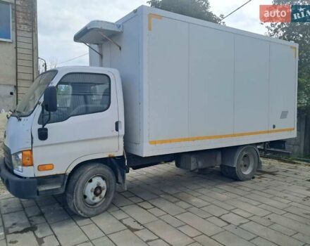 Белый Хендай НД 65, объемом двигателя 3.3 л и пробегом 350 тыс. км за 7700 $, фото 1 на Automoto.ua