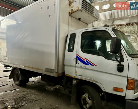 Белый Хендай НД 65, объемом двигателя 3.91 л и пробегом 244 тыс. км за 8000 $, фото 1 на Automoto.ua