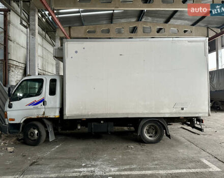 Белый Хендай НД 65, объемом двигателя 3.91 л и пробегом 244 тыс. км за 8000 $, фото 2 на Automoto.ua