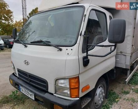 Белый Хендай НД 72, объемом двигателя 3.91 л и пробегом 570 тыс. км за 8400 $, фото 1 на Automoto.ua