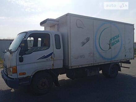 Белый Хендай НД 72, объемом двигателя 3.3 л и пробегом 765 тыс. км за 4300 $, фото 1 на Automoto.ua