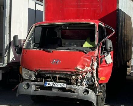 Хендай НД 72 2008 в Одессе на Automoto.ua Красный Хендай НД 72, объемом двигателя 3.91 л и пробегом 800 тыс. км за 6800 $, фото 1 на Automoto.ua