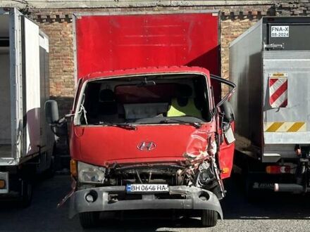 Хендай НД 72 2008 в Одессе на Automoto.ua Красный Хендай НД 72, объемом двигателя 3.91 л и пробегом 800 тыс. км за 6800 $, фото 1 на Automoto.ua