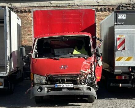 Червоний Хендай НД 72, об'ємом двигуна 3.91 л та пробігом 800 тис. км за 6800 $, фото 1 на Automoto.ua