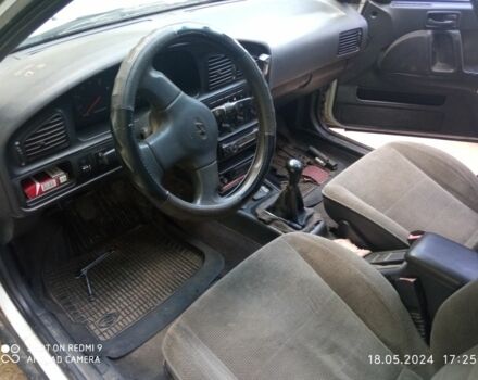 Белый Хендай Лантра, объемом двигателя 1.5 л и пробегом 240 тыс. км за 650 $, фото 4 на Automoto.ua