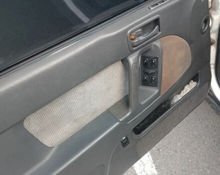 Белый Хендай Лантра, объемом двигателя 1.5 л и пробегом 200 тыс. км за 783 $, фото 4 на Automoto.ua