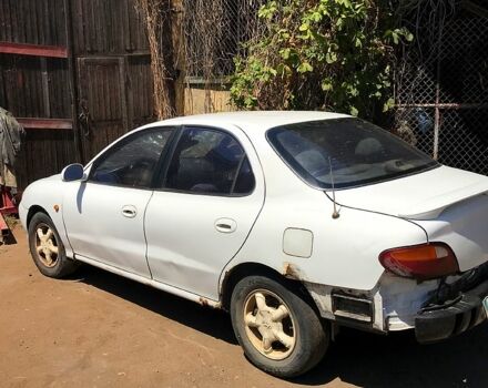 Белый Хендай Лантра, объемом двигателя 1.8 л и пробегом 0 тыс. км за 1100 $, фото 2 на Automoto.ua