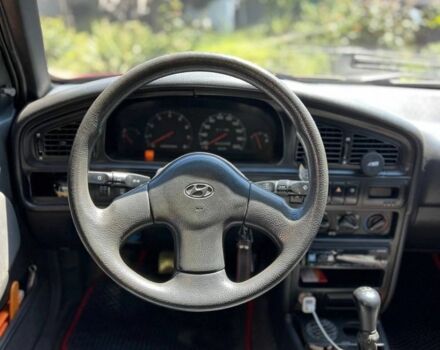 Красный Хендай Лантра, объемом двигателя 1.6 л и пробегом 260 тыс. км за 1000 $, фото 5 на Automoto.ua