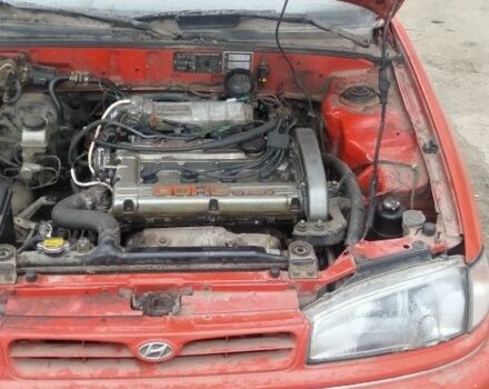Червоний Хендай Лантра, об'ємом двигуна 1 л та пробігом 198 тис. км за 700 $, фото 7 на Automoto.ua