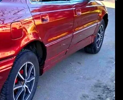 Червоний Хендай Лантра, об'ємом двигуна 1.5 л та пробігом 250 тис. км за 1600 $, фото 1 на Automoto.ua