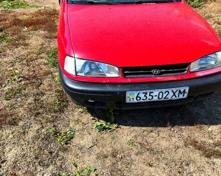 Красный Хендай Лантра, объемом двигателя 1.6 л и пробегом 240 тыс. км за 1200 $, фото 1 на Automoto.ua