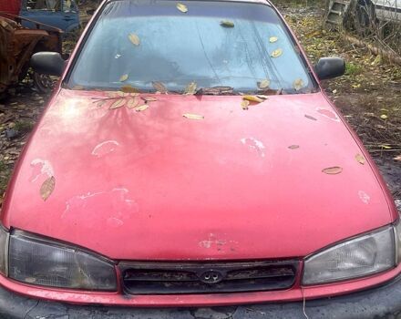 Красный Хендай Лантра, объемом двигателя 1.6 л и пробегом 300 тыс. км за 500 $, фото 1 на Automoto.ua
