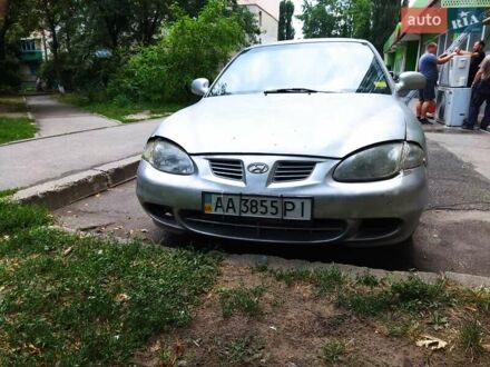 Хендай Лантра 2000 у Києві на Automoto.ua Сірий Хендай Лантра, об'ємом двигуна 2 л та пробігом 308 тис. км за 1098 $, фото 1 на Automoto.ua