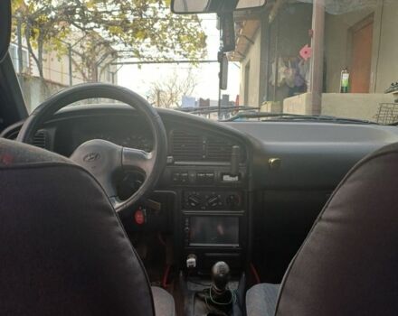 Синий Хендай Лантра, объемом двигателя 1.5 л и пробегом 3 тыс. км за 1900 $, фото 4 на Automoto.ua