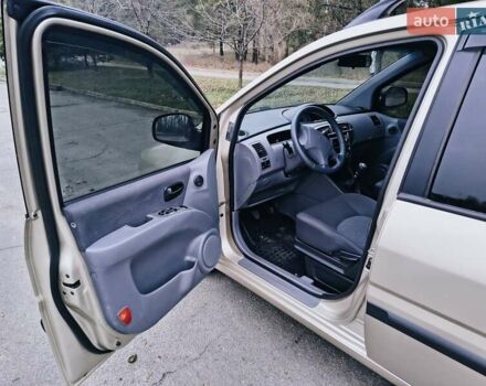 Бежевий Хендай Матрікс, об'ємом двигуна 1.49 л та пробігом 185 тис. км за 4700 $, фото 16 на Automoto.ua