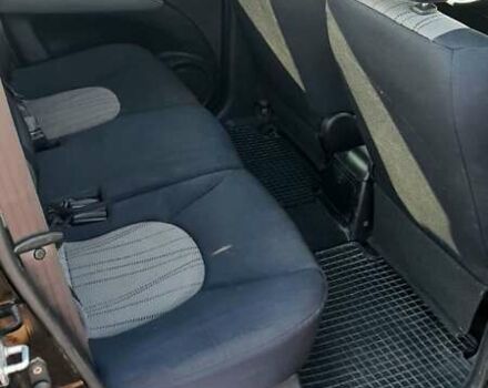 Черный Хендай Матрикс, объемом двигателя 1.6 л и пробегом 272 тыс. км за 4800 $, фото 7 на Automoto.ua