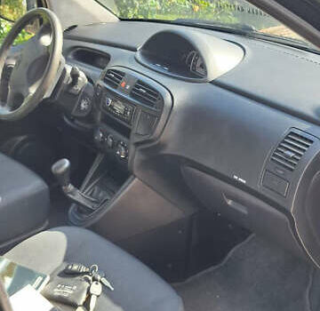 Черный Хендай Матрикс, объемом двигателя 1.6 л и пробегом 117 тыс. км за 3500 $, фото 1 на Automoto.ua