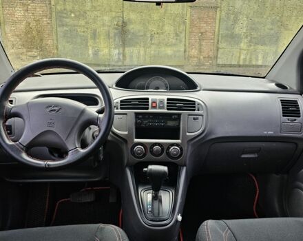 Красный Хендай Матрикс, объемом двигателя 1.8 л и пробегом 200 тыс. км за 2499 $, фото 13 на Automoto.ua