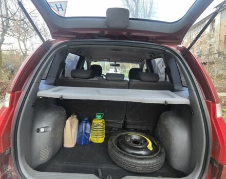 Красный Хендай Матрикс, объемом двигателя 1.6 л и пробегом 336 тыс. км за 3500 $, фото 3 на Automoto.ua