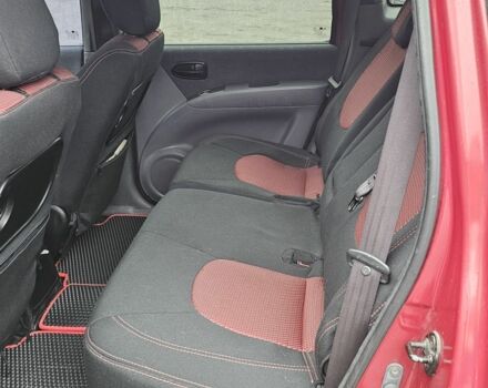 Красный Хендай Матрикс, объемом двигателя 1.8 л и пробегом 200 тыс. км за 2499 $, фото 10 на Automoto.ua