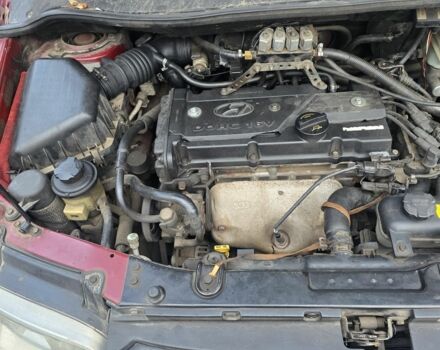 Красный Хендай Матрикс, объемом двигателя 1.6 л и пробегом 336 тыс. км за 3500 $, фото 4 на Automoto.ua