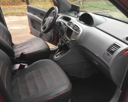 Красный Хендай Матрикс, объемом двигателя 1.8 л и пробегом 174 тыс. км за 4900 $, фото 6 на Automoto.ua