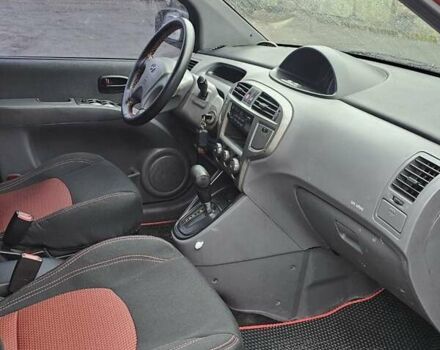 Красный Хендай Матрикс, объемом двигателя 1.8 л и пробегом 200 тыс. км за 2499 $, фото 20 на Automoto.ua