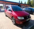 Красный Хендай Матрикс, объемом двигателя 1.8 л и пробегом 299 тыс. км за 3500 $, фото 1 на Automoto.ua