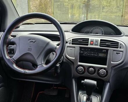 Красный Хендай Матрикс, объемом двигателя 1.8 л и пробегом 200 тыс. км за 1900 $, фото 12 на Automoto.ua