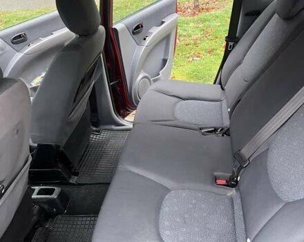 Красный Хендай Матрикс, объемом двигателя 1.6 л и пробегом 500 тыс. км за 4600 $, фото 11 на Automoto.ua