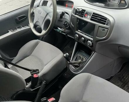 Красный Хендай Матрикс, объемом двигателя 1.6 л и пробегом 500 тыс. км за 4600 $, фото 14 на Automoto.ua