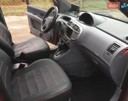 Красный Хендай Матрикс, объемом двигателя 1.8 л и пробегом 174 тыс. км за 4900 $, фото 7 на Automoto.ua