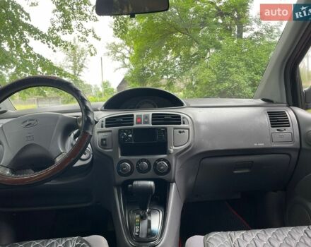 Красный Хендай Матрикс, объемом двигателя 1.8 л и пробегом 190 тыс. км за 3900 $, фото 1 на Automoto.ua