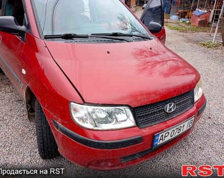 Красный Хендай Матрикс, объемом двигателя 1.6 л и пробегом 270 тыс. км за 3600 $, фото 1 на Automoto.ua