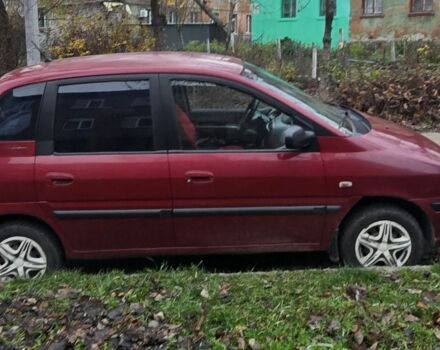 Красный Хендай Матрикс, объемом двигателя 1.6 л и пробегом 336 тыс. км за 3500 $, фото 1 на Automoto.ua