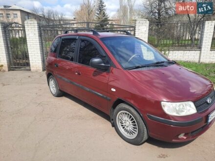Красный Хендай Матрикс, объемом двигателя 1.6 л и пробегом 258 тыс. км за 4500 $, фото 1 на Automoto.ua