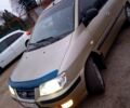 Желтый Хендай Матрикс, объемом двигателя 1.6 л и пробегом 200 тыс. км за 3400 $, фото 1 на Automoto.ua