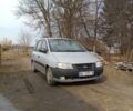 Серый Хендай Матрикс, объемом двигателя 1.6 л и пробегом 300 тыс. км за 3000 $, фото 1 на Automoto.ua