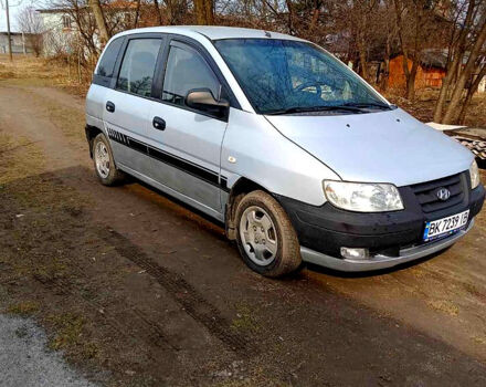 Серый Хендай Матрикс, объемом двигателя 1.6 л и пробегом 300 тыс. км за 2700 $, фото 1 на Automoto.ua