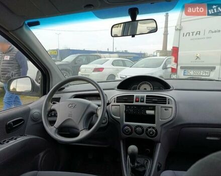 Сірий Хендай Матрікс, об'ємом двигуна 1.6 л та пробігом 245 тис. км за 1300 $, фото 7 на Automoto.ua