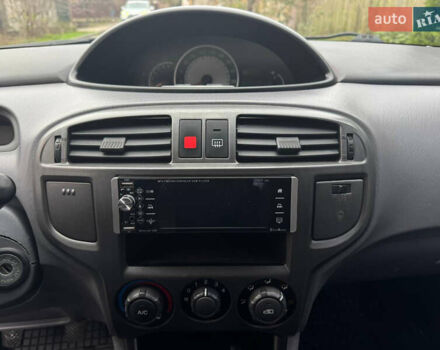 Серый Хендай Матрикс, объемом двигателя 1.6 л и пробегом 229 тыс. км за 3800 $, фото 19 на Automoto.ua