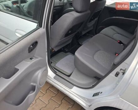 Сірий Хендай Матрікс, об'ємом двигуна 1.6 л та пробігом 246 тис. км за 2499 $, фото 12 на Automoto.ua